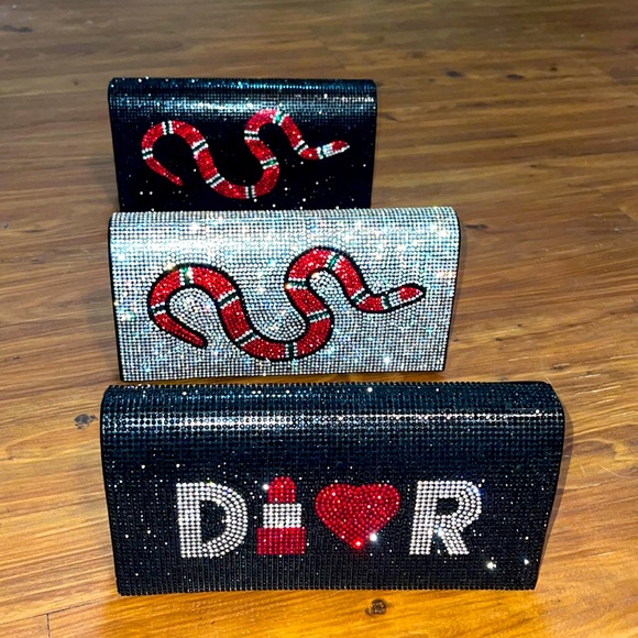 ☃️BOGO50%☃️ 🆕🖤BLACK Stripe Snake Beaded Clutch - Picture 4 of 7